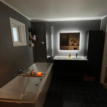 Hus Med 2 Soverom Sortland