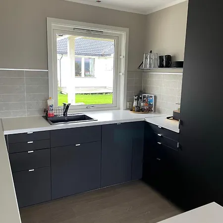 Hus Med 2 Soverom Sortland