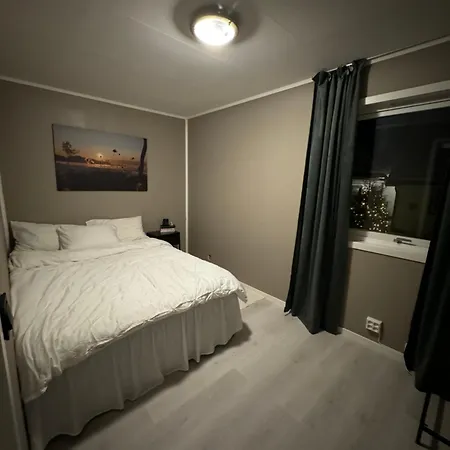 Hus Med 2 Soverom 펜션 *