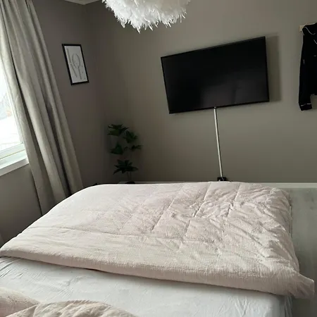 Hus Med 2 Soverom 펜션 *